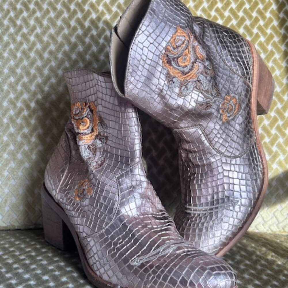 Marco Delli Women's Chenoa Bronze Leather Floral Embroidery Ankle Boots NEW